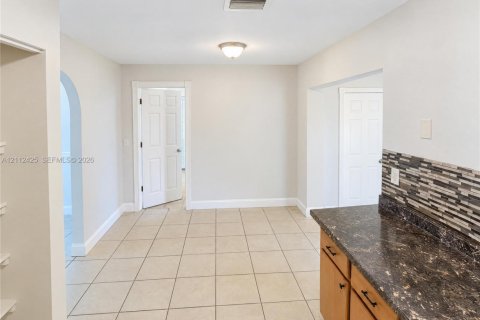 Villa ou maison à vendre à Port St. Lucie, Floride: 4 chambres, 130.81 m2 № 2431390 - photo 7