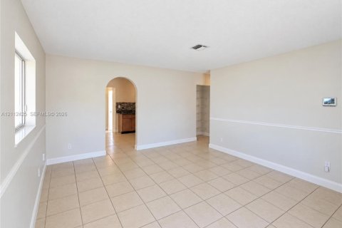 Villa ou maison à vendre à Port St. Lucie, Floride: 4 chambres, 130.81 m2 № 2431390 - photo 6
