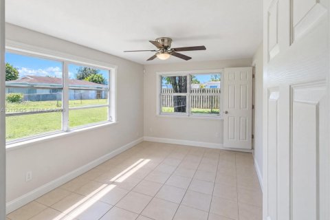 Villa ou maison à vendre à Port St. Lucie, Floride: 4 chambres, 130.81 m2 № 2431390 - photo 8