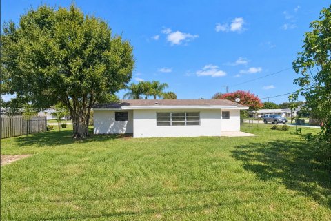 Villa ou maison à vendre à Port St. Lucie, Floride: 4 chambres, 130.81 m2 № 2431390 - photo 5