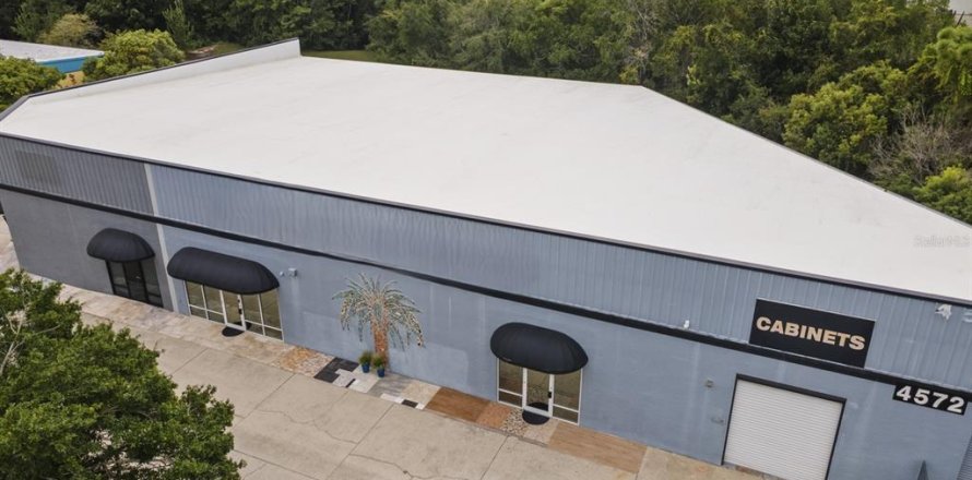 Commercial property in Winter Park, Florida 821.53 sq.m. № 2378204