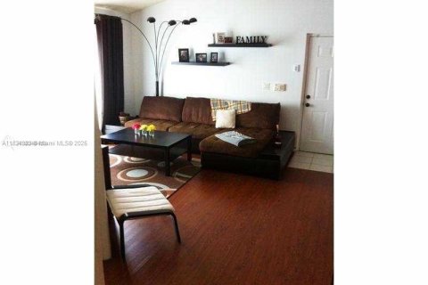 Снять в аренду кондоминиум в Пемброк-Пайнс, Флорида 2 спальни, 85.66м2, № 1790183 - фото 7