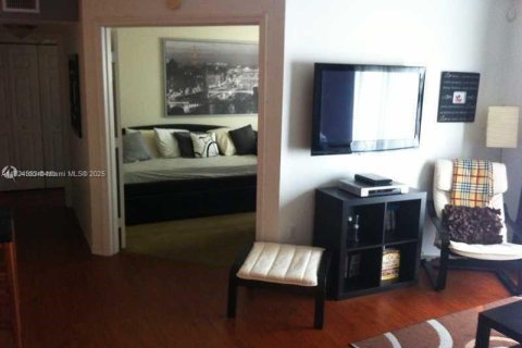 Снять в аренду кондоминиум в Пемброк-Пайнс, Флорида 2 спальни, 85.66м2, № 1790183 - фото 3