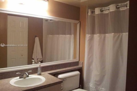 Снять в аренду кондоминиум в Пемброк-Пайнс, Флорида 2 спальни, 85.66м2, № 1790183 - фото 5