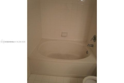 Снять в аренду кондоминиум в Пемброк-Пайнс, Флорида 2 спальни, 85.66м2, № 1790183 - фото 6