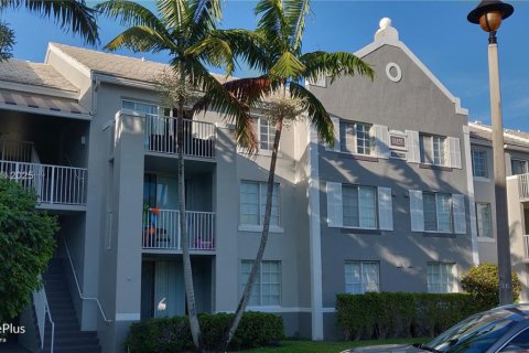 Снять в аренду кондоминиум в Пемброк-Пайнс, Флорида 2 спальни, 85.66м2, № 1790183 - фото 9