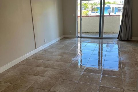 Condo in Pompano Beach, Florida, 2 bedrooms  № 2082159 - photo 6
