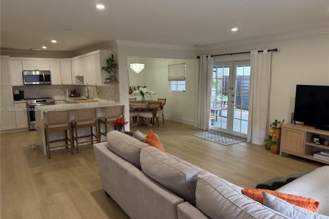 Снять в аренду виллу или дом в Майами, Флорида 2 спальни, 132.85м2, № 1963599 - фото 4