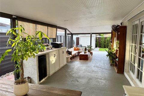 Снять в аренду виллу или дом в Майами, Флорида 2 спальни, 132.85м2, № 1963599 - фото 16