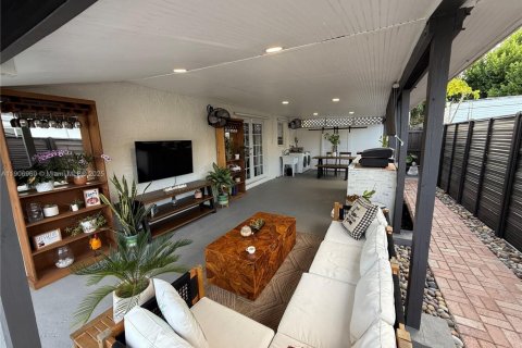 Снять в аренду виллу или дом в Майами, Флорида 2 спальни, 132.85м2, № 1963599 - фото 17