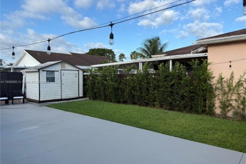 Снять в аренду виллу или дом в Майами, Флорида 2 спальни, 132.85м2, № 1963599 - фото 22