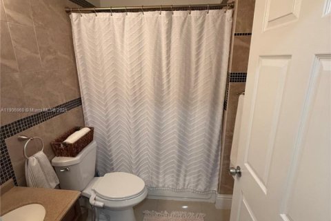 Снять в аренду виллу или дом в Майами, Флорида 2 спальни, 132.85м2, № 1963599 - фото 11