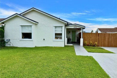 Снять в аренду виллу или дом в Майами, Флорида 2 спальни, 132.85м2, № 1963599 - фото 1