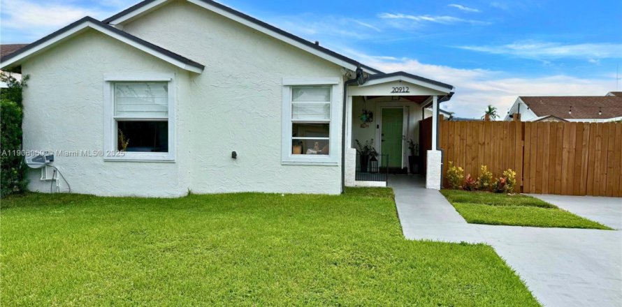 Дом в Майами, Флорида 2 спальни, 132.85м2 № 1963599