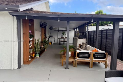 Снять в аренду виллу или дом в Майами, Флорида 2 спальни, 132.85м2, № 1963599 - фото 18