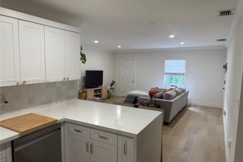 Снять в аренду виллу или дом в Майами, Флорида 2 спальни, 132.85м2, № 1963599 - фото 8