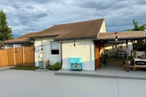 Снять в аренду виллу или дом в Майами, Флорида 2 спальни, 132.85м2, № 1963599 - фото 21