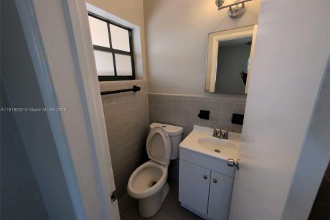 House in Miami, Florida 3 bedrooms, 147.81 sq.m. № 1781930 - photo 9