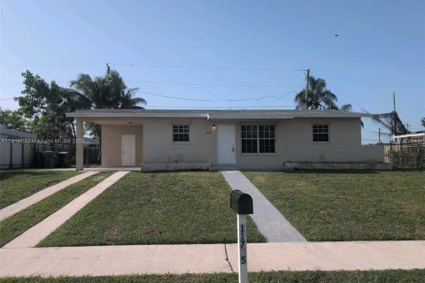House in Miami, Florida 3 bedrooms, 147.81 sq.m. № 1781930 - photo 1