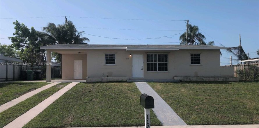 House in Miami, Florida 3 bedrooms, 147.81 sq.m. № 1781930