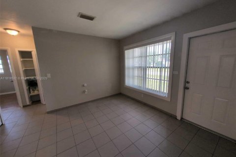 House in Miami, Florida 3 bedrooms, 147.81 sq.m. № 1781930 - photo 3