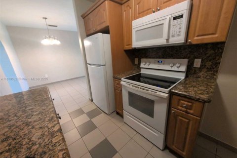 House in Miami, Florida 3 bedrooms, 147.81 sq.m. № 1781930 - photo 2