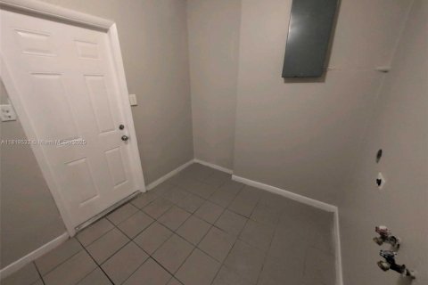 House in Miami, Florida 3 bedrooms, 147.81 sq.m. № 1781930 - photo 10
