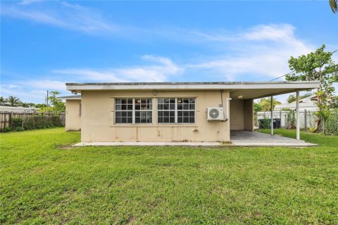 House in Miami, Florida 3 bedrooms, 147.81 sq.m. № 1781930 - photo 27
