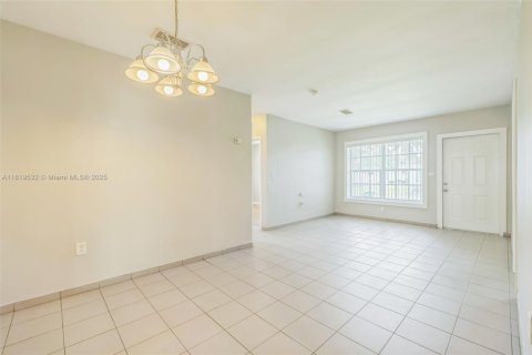 House in Miami, Florida 3 bedrooms, 147.81 sq.m. № 1781930 - photo 24