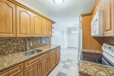 House in Miami, Florida 3 bedrooms, 147.81 sq.m. № 1781930 - photo 20