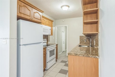 House in Miami, Florida 3 bedrooms, 147.81 sq.m. № 1781930 - photo 23