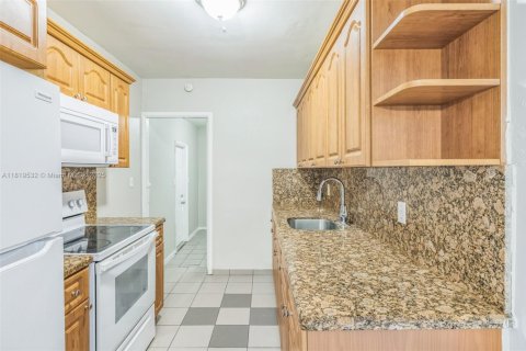 House in Miami, Florida 3 bedrooms, 147.81 sq.m. № 1781930 - photo 22