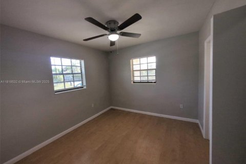 House in Miami, Florida 3 bedrooms, 147.81 sq.m. № 1781930 - photo 5