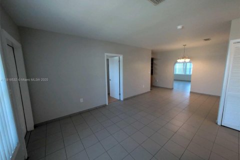 House in Miami, Florida 3 bedrooms, 147.81 sq.m. № 1781930 - photo 7