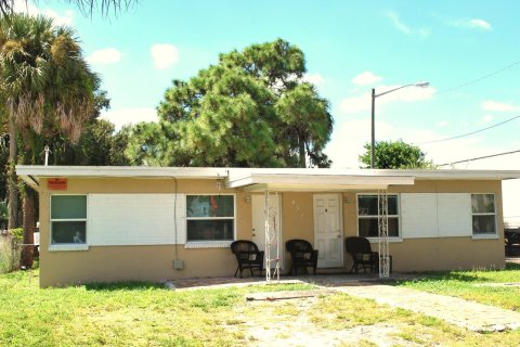 Commercial property in St. Lucie, Florida 103.86 sq.m. № 2391782