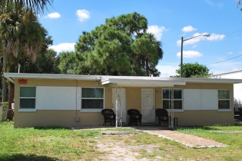Commercial property in St. Lucie, Florida 103.86 sq.m. № 2391782 - photo 2