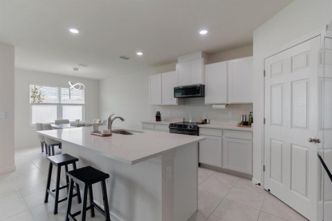 House in Port St. Lucie, Florida 4 bedrooms, 186.83 sq.m. № 2392652 - photo 6