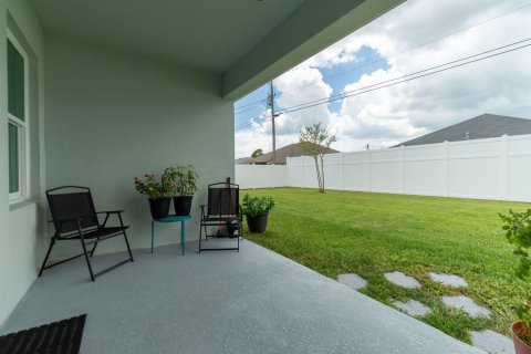 House in Port St. Lucie, Florida 4 bedrooms, 186.83 sq.m. № 2392652 - photo 24
