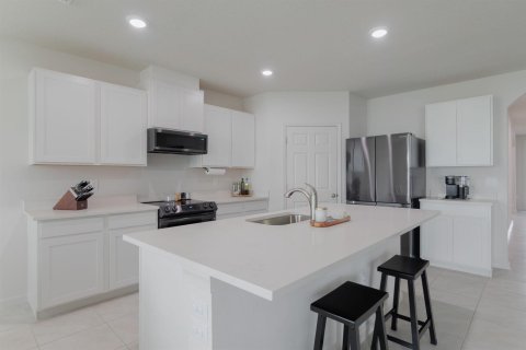 House in Port St. Lucie, Florida 4 bedrooms, 186.83 sq.m. № 2392652 - photo 8