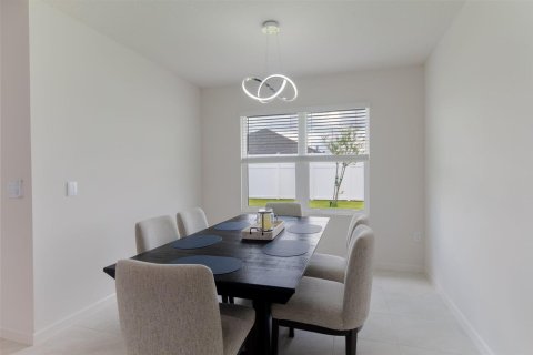House in Port St. Lucie, Florida 4 bedrooms, 186.83 sq.m. № 2392652 - photo 7