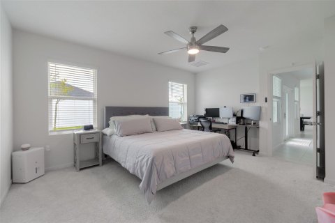 House in Port St. Lucie, Florida 4 bedrooms, 186.83 sq.m. № 2392652 - photo 15
