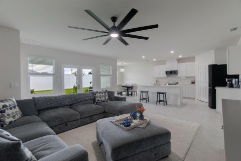House in Port St. Lucie, Florida 4 bedrooms, 186.83 sq.m. № 2392652 - photo 10