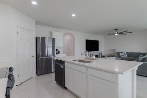 House in Port St. Lucie, Florida 4 bedrooms, 186.83 sq.m. № 2392652 - photo 9