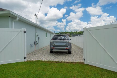 House in Port St. Lucie, Florida 4 bedrooms, 186.83 sq.m. № 2392652 - photo 27