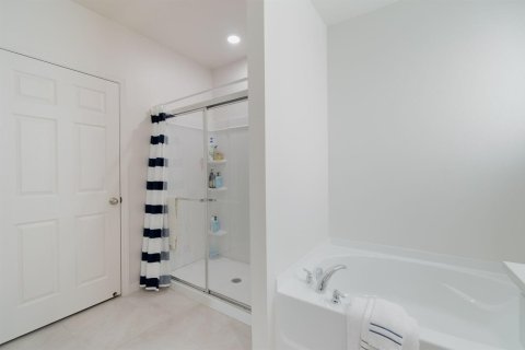 House in Port St. Lucie, Florida 4 bedrooms, 186.83 sq.m. № 2392652 - photo 14