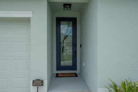 House in Port St. Lucie, Florida 4 bedrooms, 186.83 sq.m. № 2392652 - photo 4