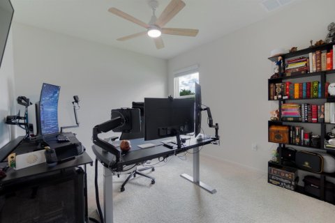 House in Port St. Lucie, Florida 4 bedrooms, 186.83 sq.m. № 2392652 - photo 19