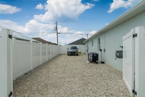 House in Port St. Lucie, Florida 4 bedrooms, 186.83 sq.m. № 2392652 - photo 28
