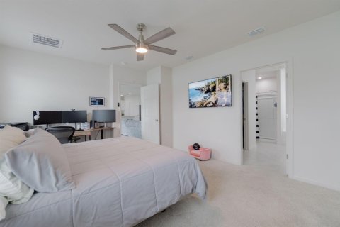 House in Port St. Lucie, Florida 4 bedrooms, 186.83 sq.m. № 2392652 - photo 12
