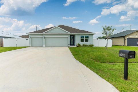 House in Port St. Lucie, Florida 4 bedrooms, 186.83 sq.m. № 2392652